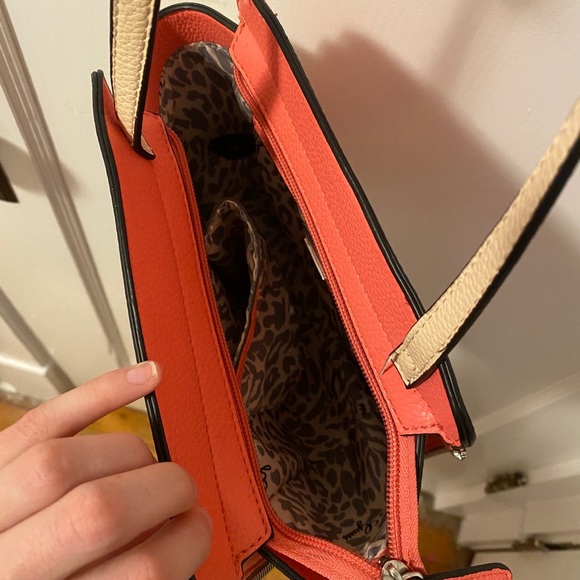 SALE GUESS Crossbody Purse - Picture 5 of 6